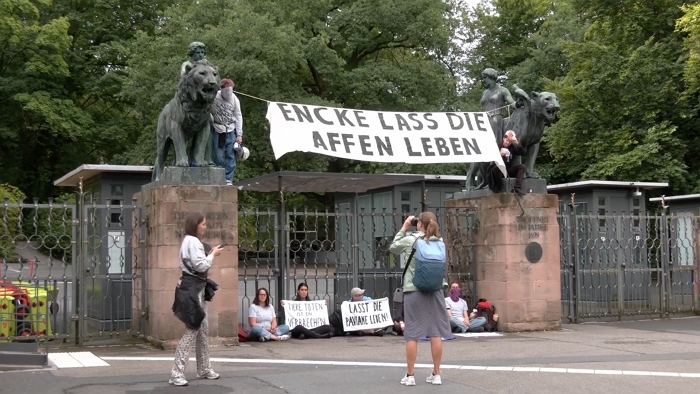 Nürnberg_ Erneuter Tierschutz-Protest am Tiergarten 0-24 screenshot (1).jpg