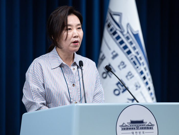 origin_전국시·도지사간담회등현안브리핑하는강유정대변인.jpg