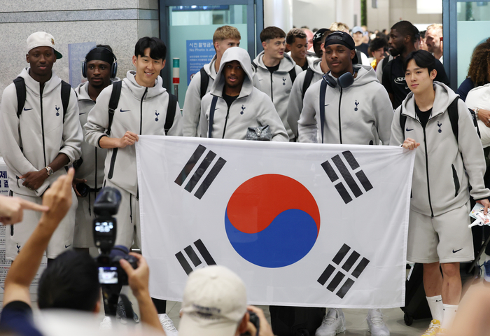 프랭크 감독 “지금이 손흥민이 떠나기 적절한 타이밍... 환상적인 10년이었다”