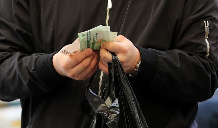 “500원 아이스크림부터 456원짜리 라면까지”... 고물가에 편의점·마트서 불티나는 ‘초저가 상품’