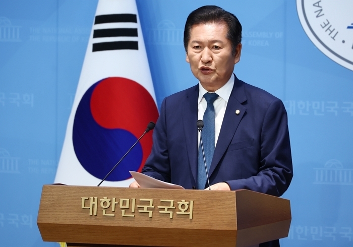정청래, ‘갑질 논란’ 강선우에 “든든한 울타리 될 것”... 주진우 “국민과 싸우자는 것”
