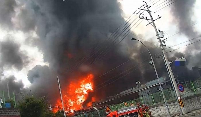 경북 영천 화장품 원료 공장 폭발 사고... 1명 실종·3명 중경상
