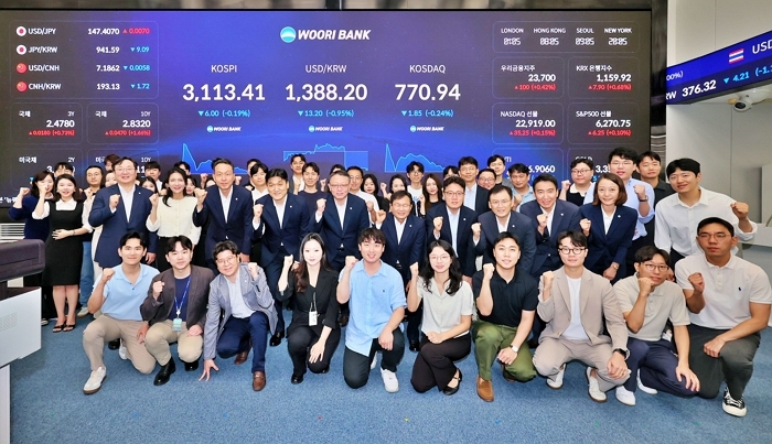 0804 우리銀, 본점 딜링룸 새단장...글로벌 금융시장 대응 역량 강화_2.jpg