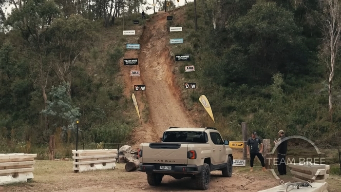 호주서 일낸 기아 ‘타스만’... 역대급 난이도의 ‘경사 50도’ 코스 올라 극찬 쏟아졌다