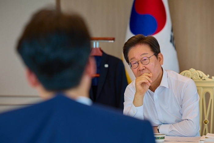 origin_김민석총리와대화하는이재명대통령.jpg