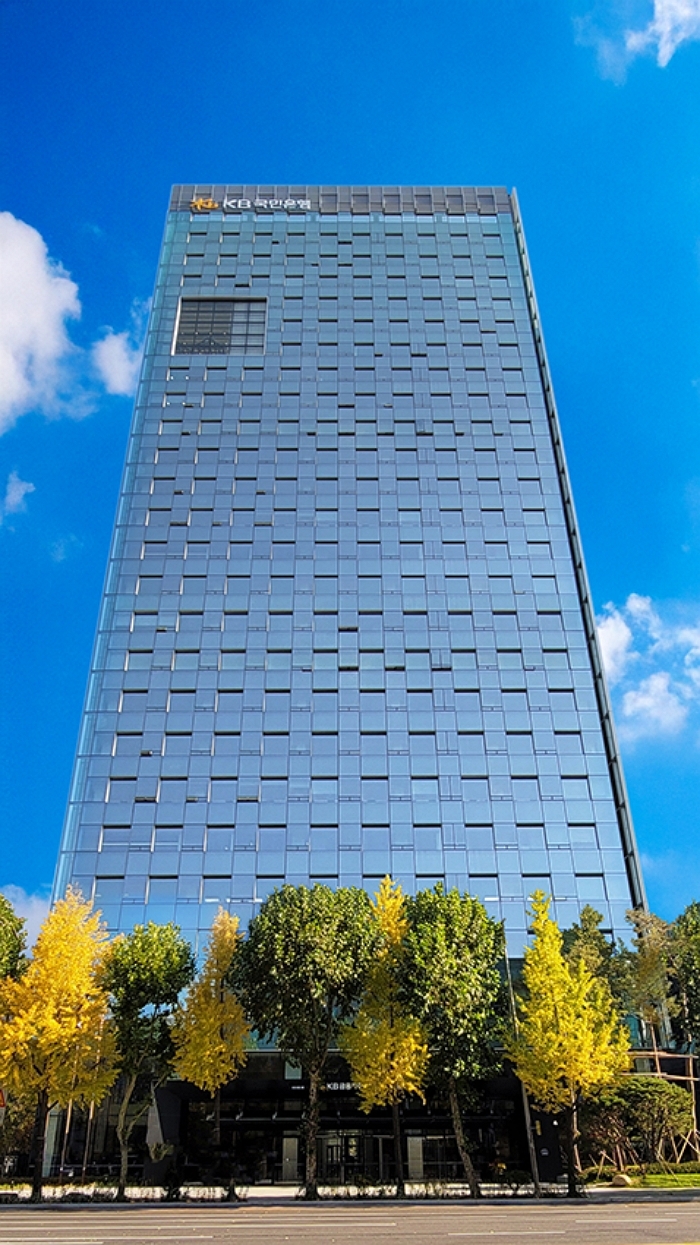 2% 캐시백·무료 법률구조까지... KB국민은행, 청년·자영업자에 힘 보탠다