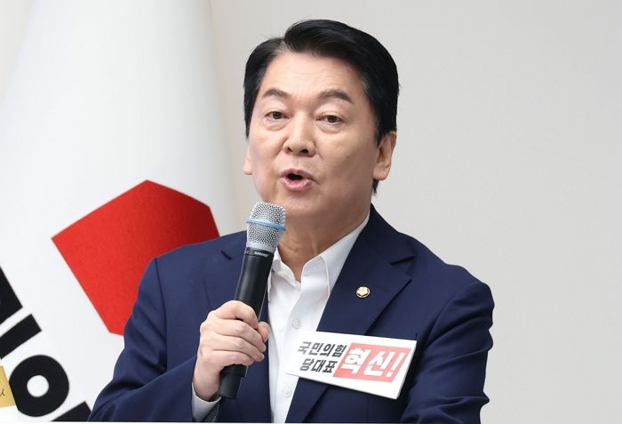 “개미투자자, 휴가비 모두 날려... 李대통령은 휴가 떠나, 개미핥기 같아”