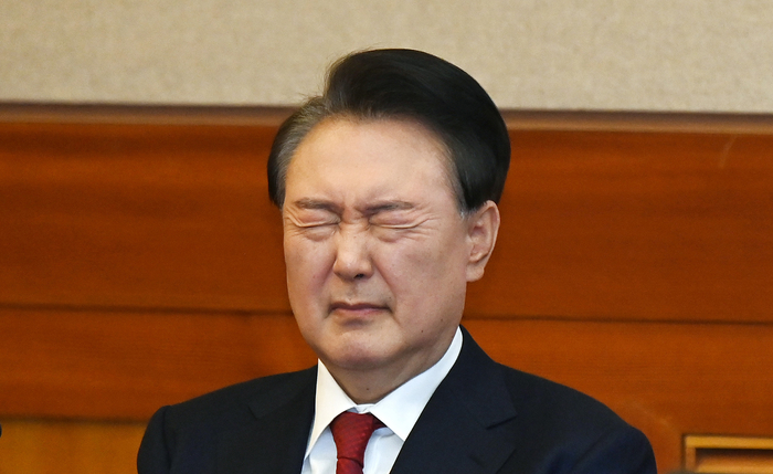 origin_헌재출석한윤대통령눈질끈.jpg