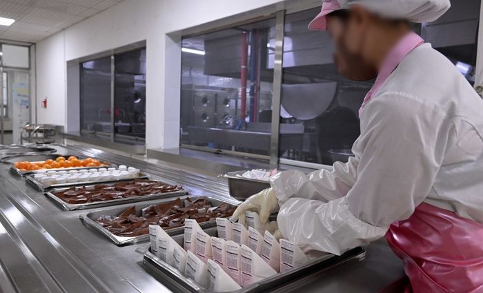 30년 베테랑 급식조리사, 암세포 뇌로 전이된 지 한 달 만에 숨져... 벌써 14번째 폐암 사망