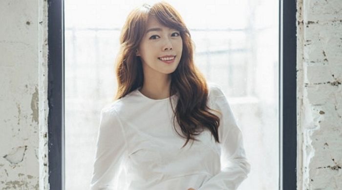 ‘원하고 원망하죠’로 큰 사랑 받았던 여성 듀오 ‘애즈원’ 이민, 자택에서 숨진 채 발견