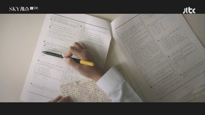 자녀 위한 ‘맞춤 문제’ 만든 학부모... 교사에게 건넨 뒤 “이번 시험에 꼭 넣어달라”