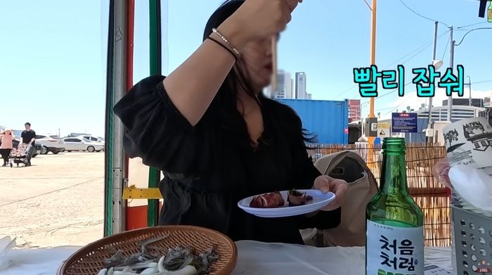 음식 나온 지 2분 만에 “빨리 잡숴” 면박... 여수에 이어 ‘속초 오징어 난전 식당’ 불친절 논란