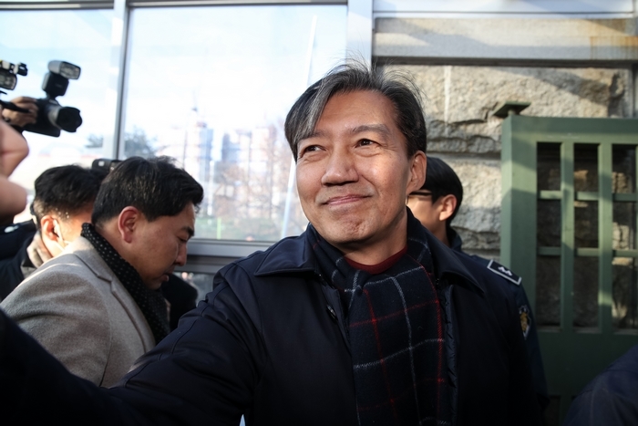 origin_광복절특사에조국부부·조희연·윤미향…대통령의사면권논란.jpg