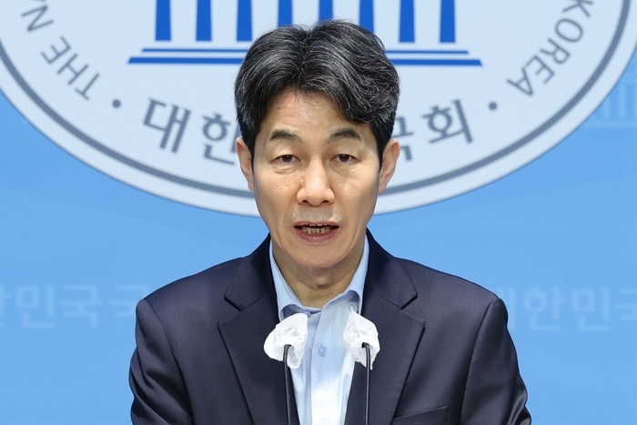 origin_윤건영尹경호관들에게무기사용지시했는지답해야.jpg