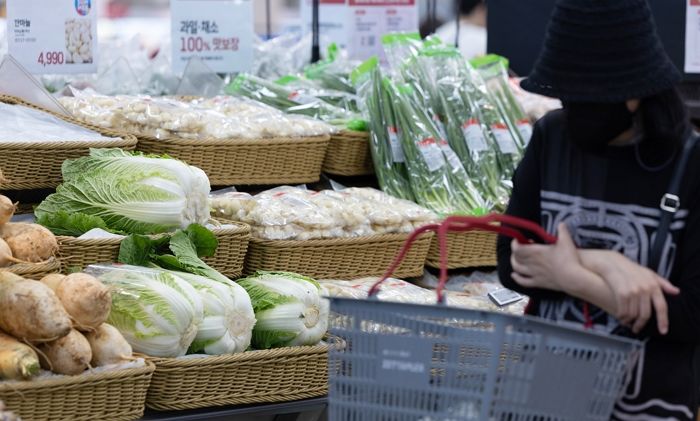 쌀·라면부터 줄줄이 오른다... 먹거리 물가 3.5%↑, 1년 만에 최고치