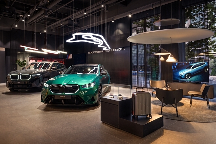 사진2-코오롱 모터스, BMW·MINI 삼성 전시장 새롭게 단장하고 오픈.jpg