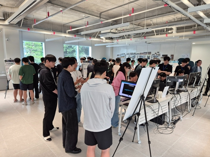 사진자료#2_크래프톤 정글 게임테크랩 1기 발표회 현장.jpg