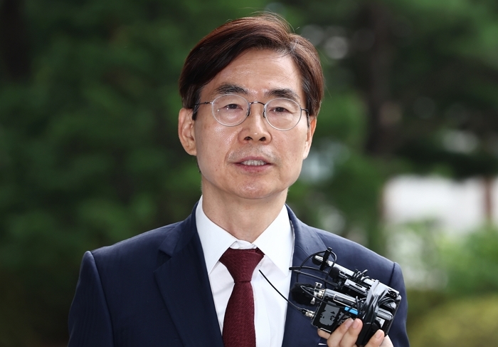 origin_취재진질의답변하는조경태의원.jpg