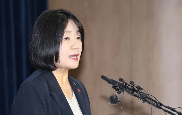 윤미향, 李대통령 사면 결정에 