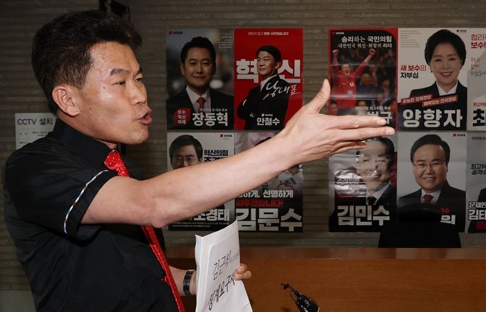 “나는 피해자다” 전한길, 김근식 징계 요청하며 울분토해