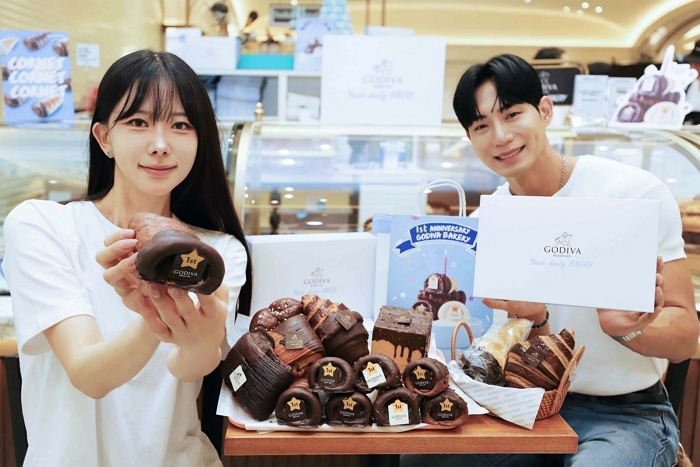 “달콤+짭조름 ‘초콜릿 소금빵’, 미쳤다”... 신세계百 강남점,  고디바 팝업스토어 오픈