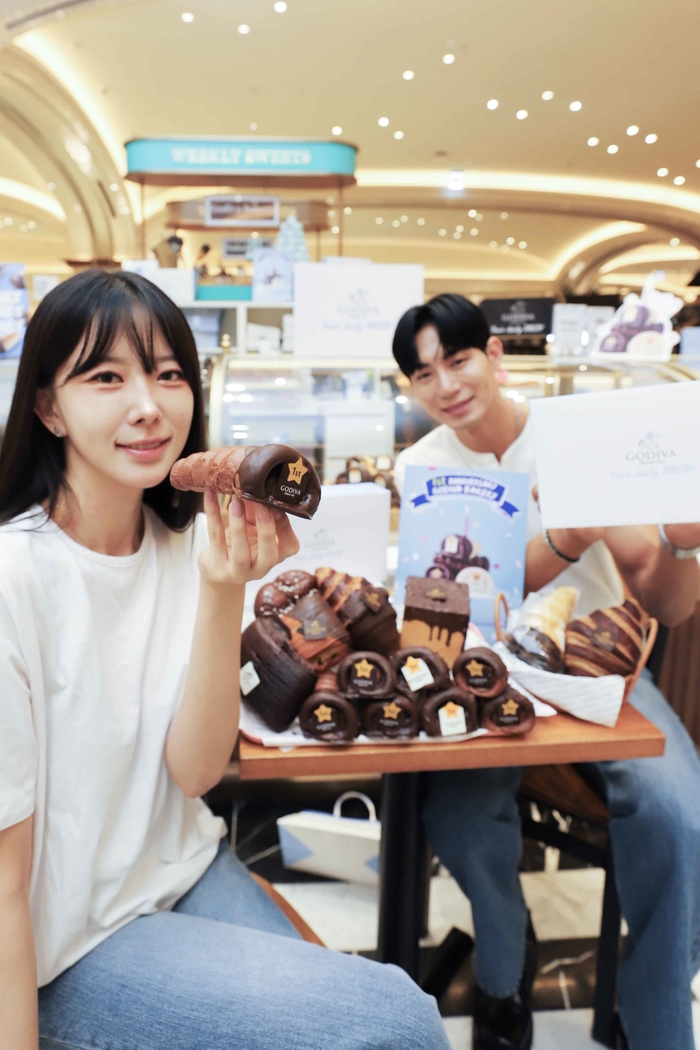 신세계백화점 강남점 지하 1층 스위트파크 고디바베이커리 팝업_세로2 (1).jpg