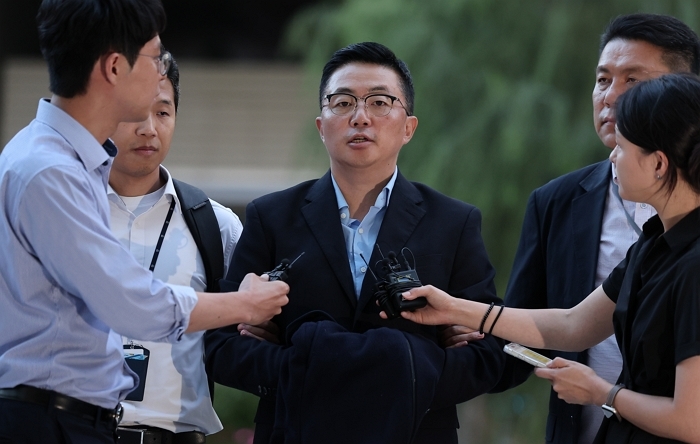 origin_특검들어서며입장밝히는김예성씨.jpg