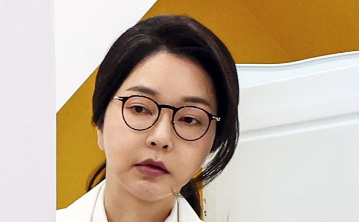 ‘3평’ 독방에 수감된 김건희, 첫 식사는 1733원짜리 ‘식빵 + 딸기잼’