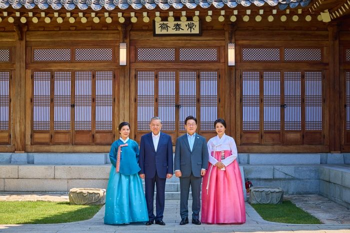 김혜경 여사에 ‘깜짝 선물’ 받은 베트남 서기장 부인 “아주 마음에 든다” 극찬