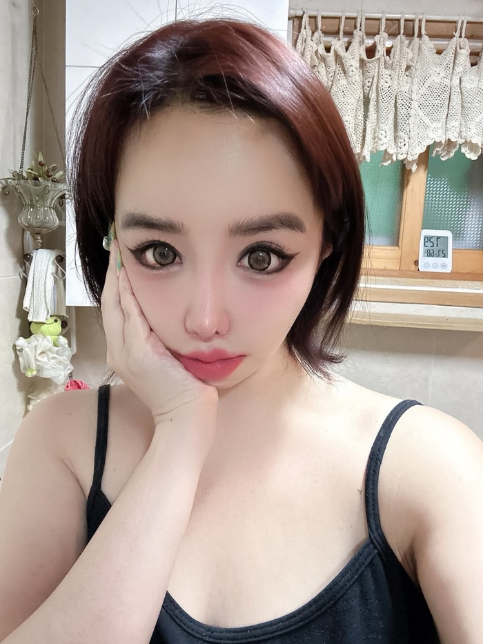 화장실에서.❤️ 박봄 #2ne1 #2ne1bom (1).jpg