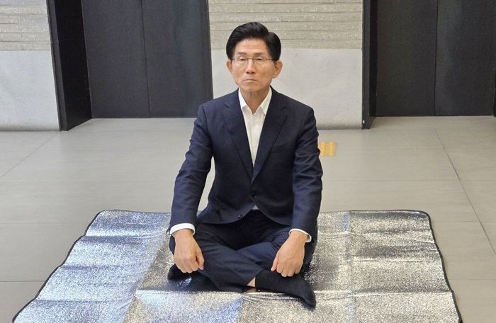 김문수, 특검 압수수색에 맞서 무기한 농성 돌입... “야당 말살 행위” 강력 반발