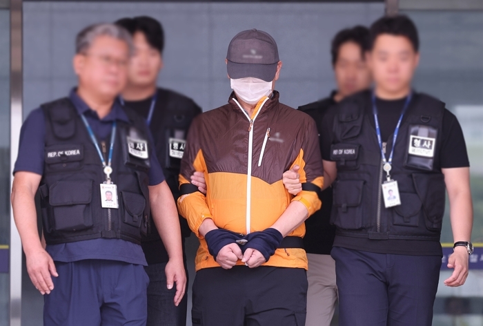 origin_‘아버지’가아닌‘피의자’로.jpg