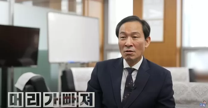 李대통령은 “이빨이 흔들린다”... 우상호 정무수석은 “머리가 빠져요”
