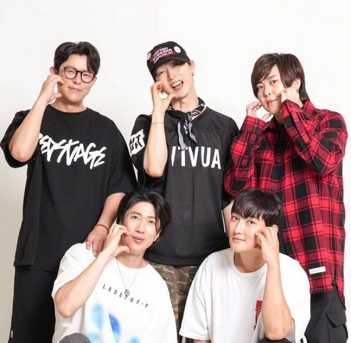 H.O.T. 6년 만에 완전체 사진 공개... “전성기 비주얼 그대로네”