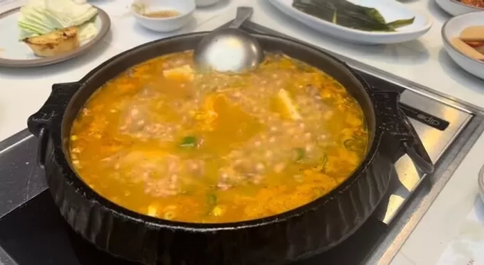 조국 전 조국혁신당 대표가 15일, 광복절 특별사면으로 출소한 첫날 자신의 페이스북에 올린 청국장 찌개. photo 조국 페이스북