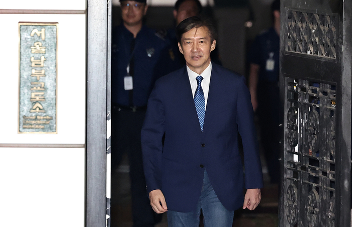 origin_조국출소.jpg