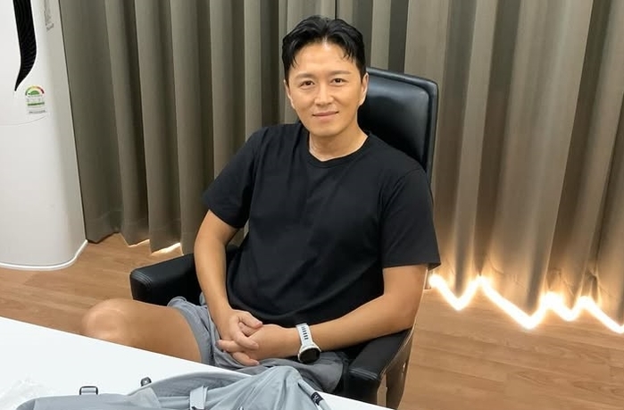 안녕하세요 진태현입니다 평안하시죠저는 평안하지만 평안을 찾는 중입니다오늘은 저의 딸이 하늘나라로 떠난 지 3년 되는 날입니다시간이 지나면 금방 나아질 거라 생각했는데뜨거운 .jpg