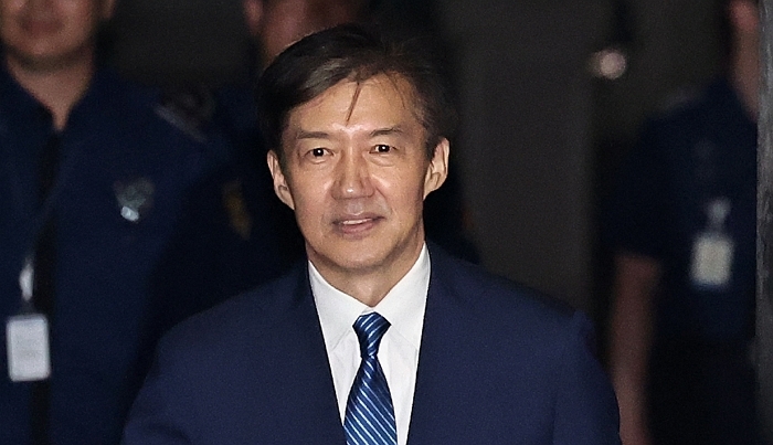 origin_조국출소.jpg