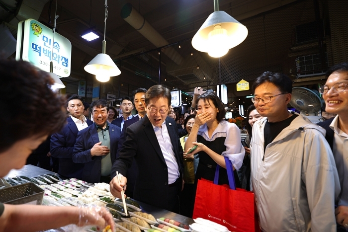 origin_이재명대통령부부전통시장방문.jpg