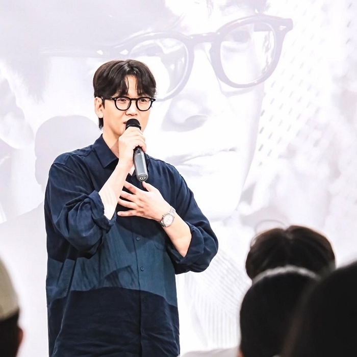 노래 한 곡 뽑았습니다.가 아니라 며칠 전 알라딘 북토크. 비바람 뚫고 와주셨던 독자분들께 감사를.#오역하는말들.jpg
