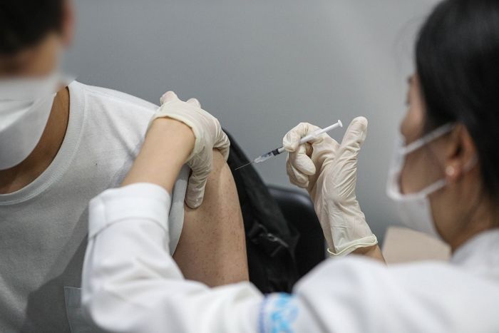 청소년 전원 독감 무료 접종 추진... HPV 남학생 지원도 ‘첫발’