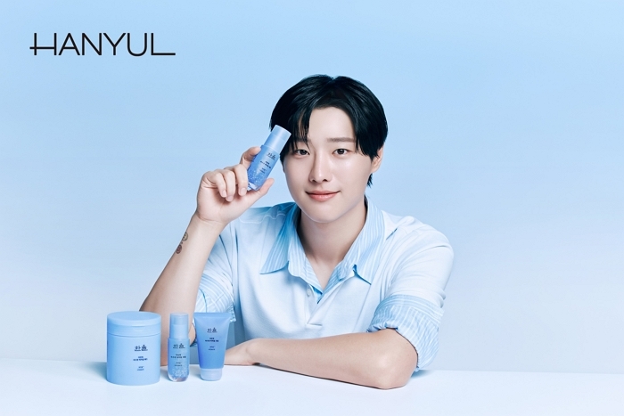 ‘역주행 신화’ 쓴 우즈, 아모레퍼시픽 한율 새 얼굴됐다