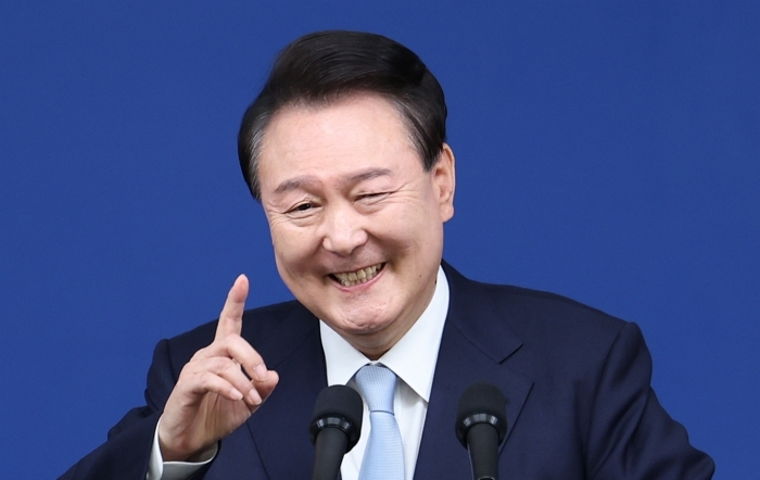 origin_미소보이는윤석열대통령.jpg