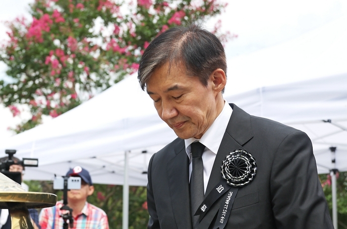 origin_조국전대표김대중대통령묘역참배.jpg