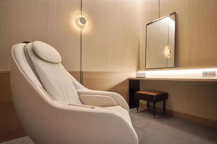 “여행 전 피로 풀고 가세요”... 인천공항 대한항공 라운지에 ‘세라젬’ 안마의자 들어왔다