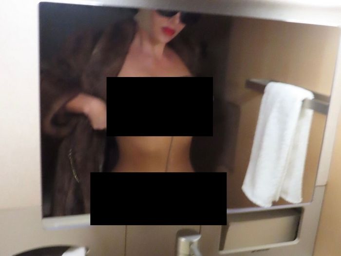 킴 카다시안, 한국행 비행기서 ‘파격 노출’ 셀카... 팬들도 놀랐다
