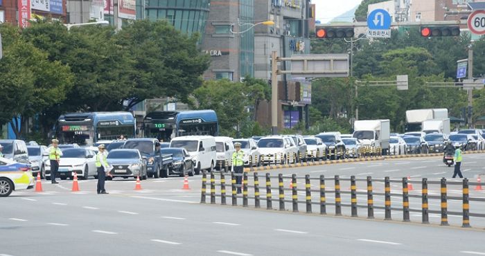 “위잉~ 사이렌 울리면 뛰세요”... 오후 2시, 전국서 시행되는 훈련 정체