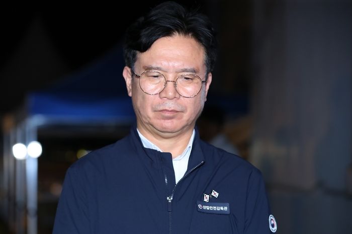 청도 열차사고 소식 들은 ‘기관사 출신’ 김영훈 장관... “후진적 사고, 강력한 책임 물을 것”