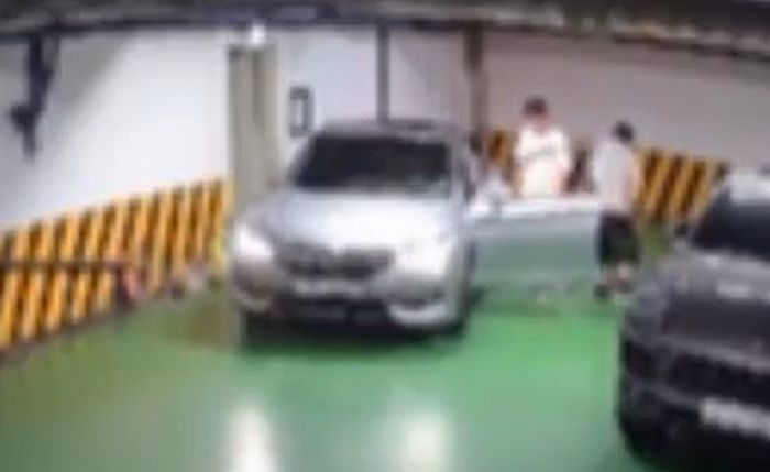 강남 주차장서 음주사고 낸 후 함께 있던 친구가 대신 운전...  알고 보니 둘 다 술 취한 상태 (영상)