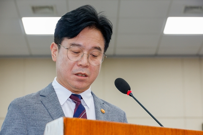 origin_열차사고에말잇지못하는김영훈장관.jpg